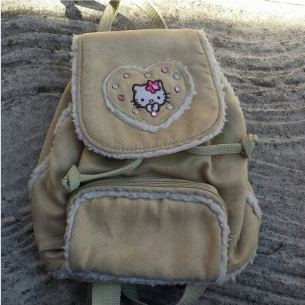 ISO Rare Hello Kitty Bags✨